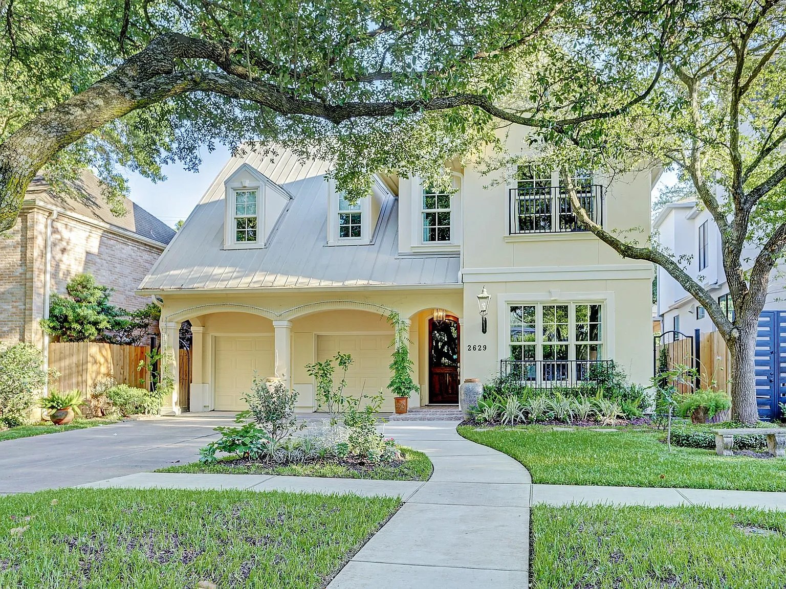 4 bed, 3.5 bath, 3401 sqft, $7,300 — Photo 1