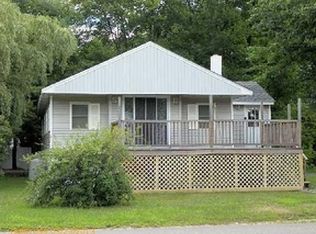 1 Pinewood Dr, Topsham, ME 04086