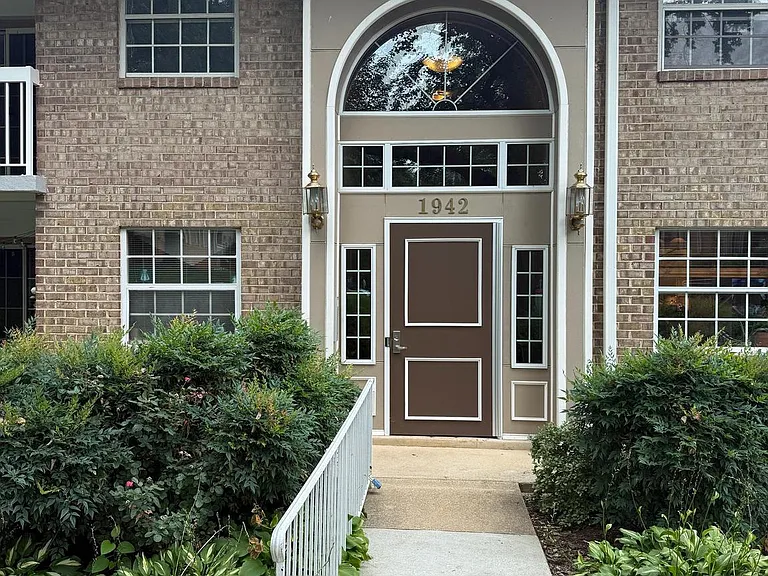 1942 Kennedy Dr #201 — Photo 3