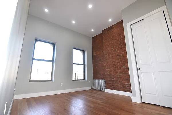 Rented by The Agency | media 21