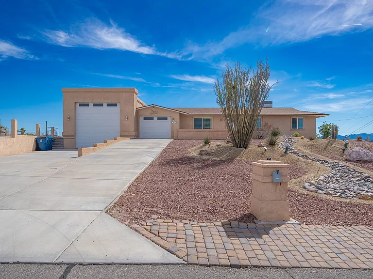 3910 Coral Reef Dr — Photo 1