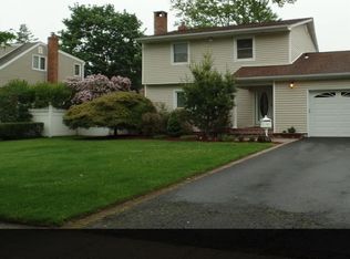 21 Seminole Dr, Commack, NY 11725