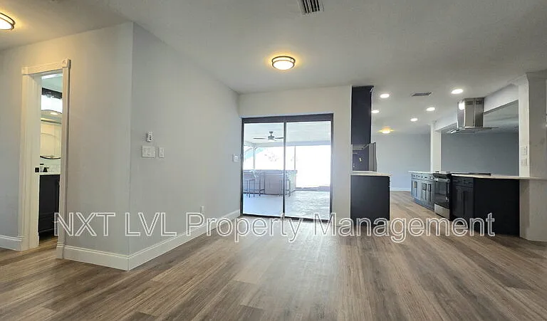 5316 SW 8th Ct — Photo 10