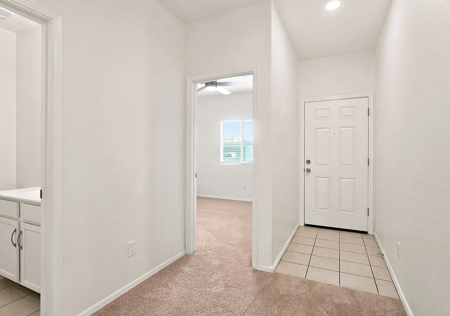 Small but very clean and convenient location! — Photo 3