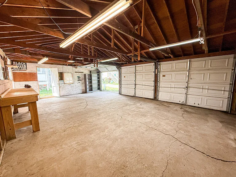 310 Farm St — Photo 4