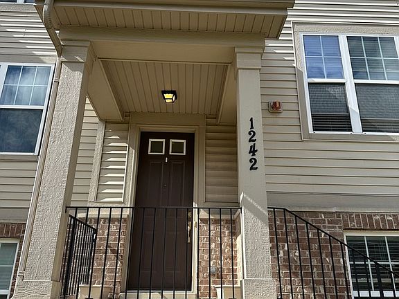 3rd image of 1242 Evergreen Ave