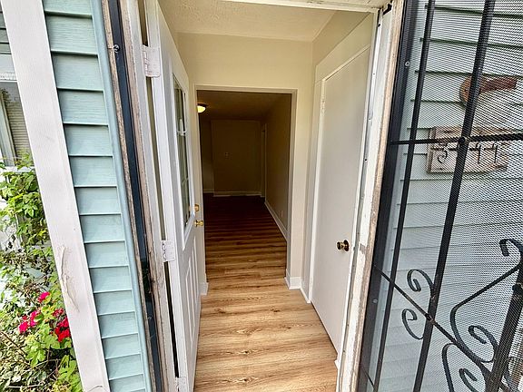 4th image of 3911 Larkwood Ave