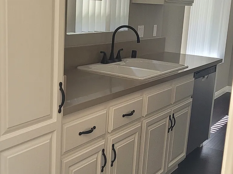 side view of the kitchen