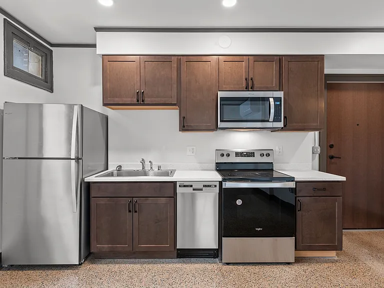 Concordia 27 Apartments - Free 1G Internet & Parking — Photo 38