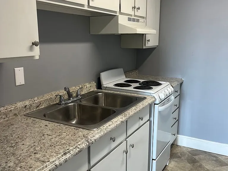 Hillcrest Avenue Apartments — Photo 3