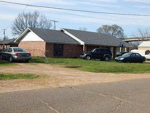 2nd image of 402 Silver City Rd