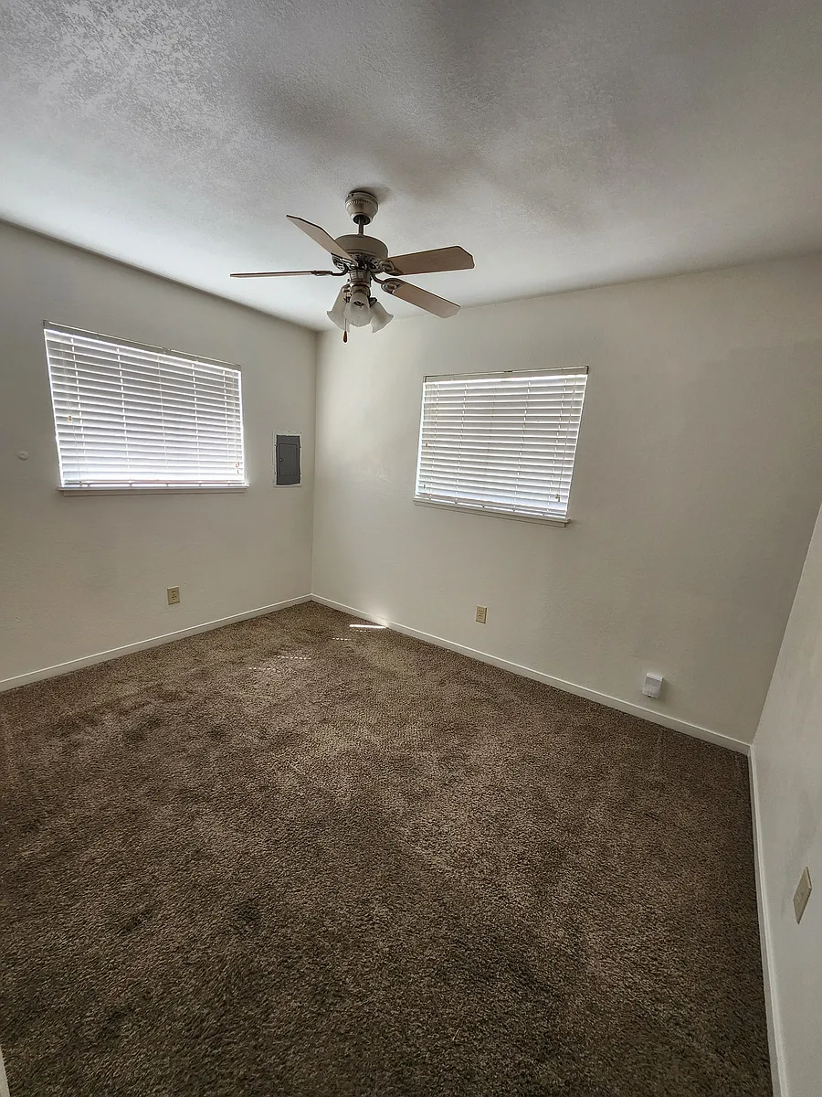 Building Photo - 643 Elm St #C