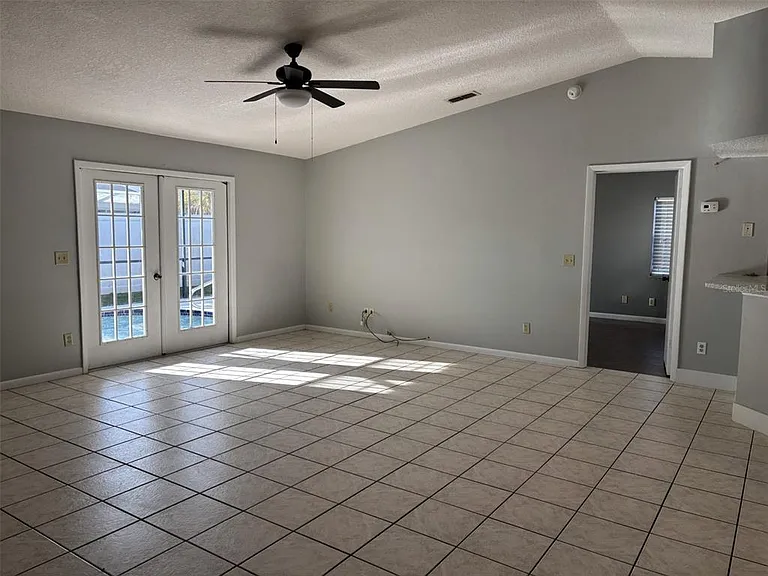 1927 Cheney Ct — Photo 4