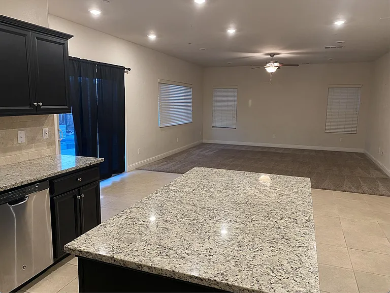 4029 Sierra Madre Ave — Photo 32