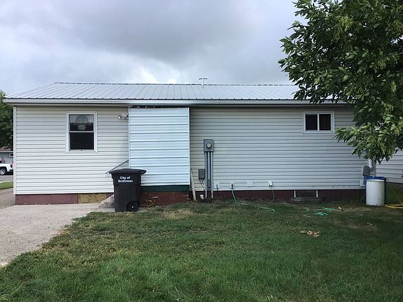 2nd image of 205 13th St W