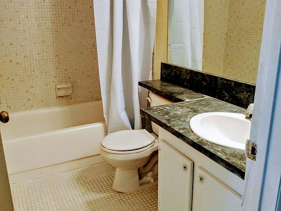 5th image of 2025 NE 164th St APT 404
