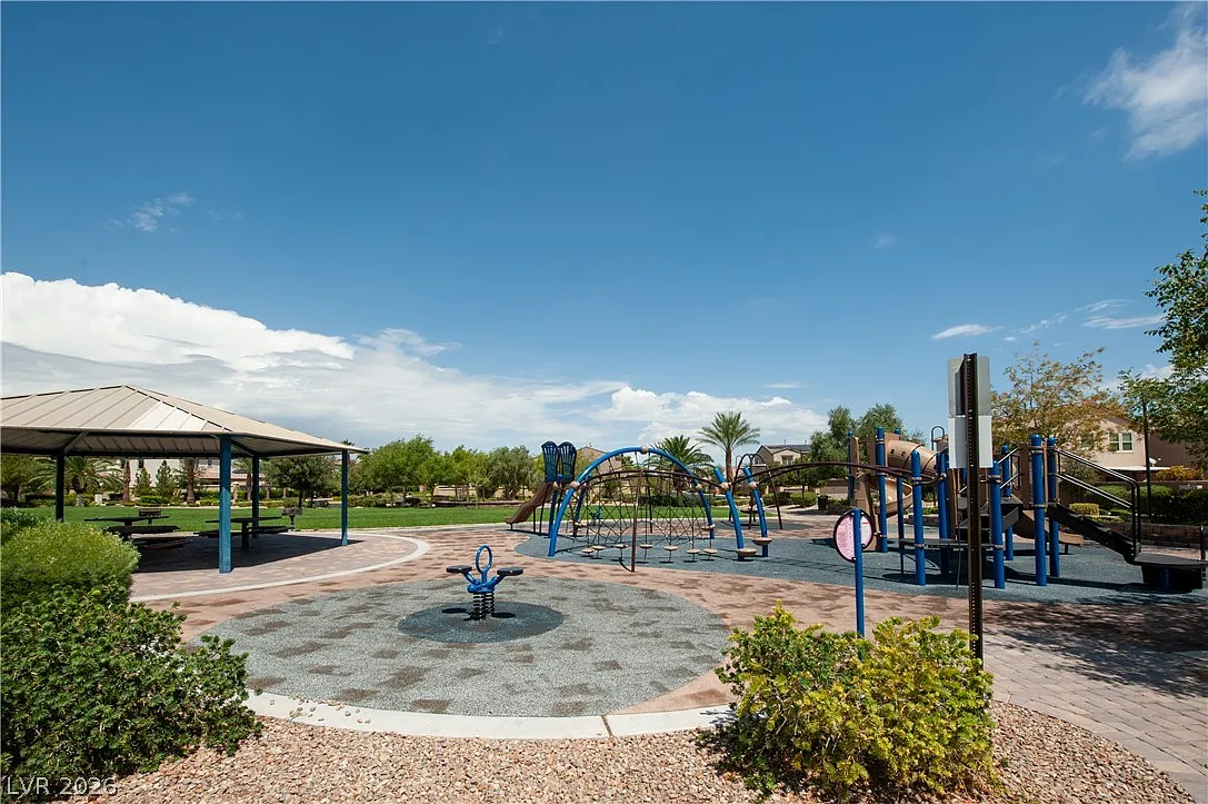 5 bed, 4.0 bath, 3049 sqft, $2,990 — Photo 3