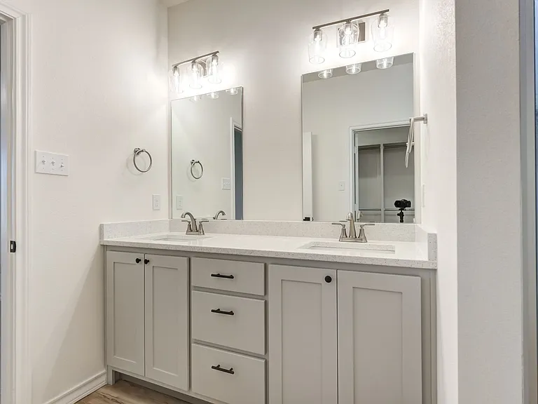 5835 Virginia Ave — Photo 10