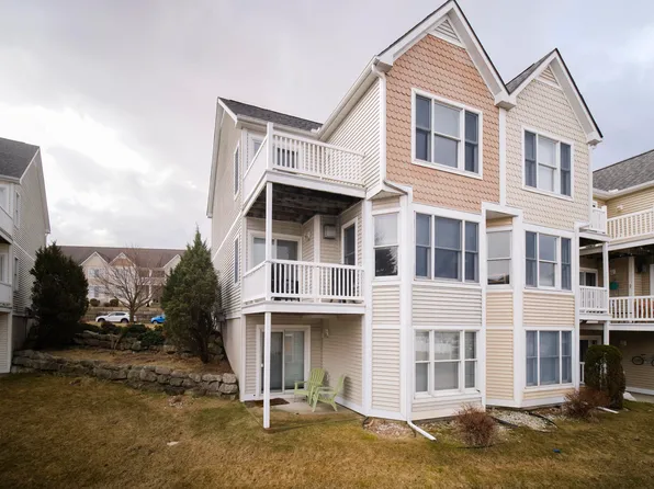 86 Charter Ct, Manistee, MI 49660