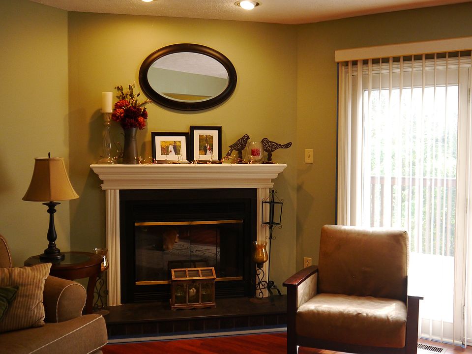 1st image of 2633 Hawthorne Dr