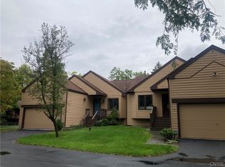 4 Daybreak Ln, Syracuse, NY 13210