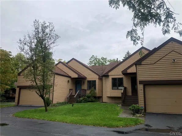 4 Daybreak Ln, Syracuse, NY 13210