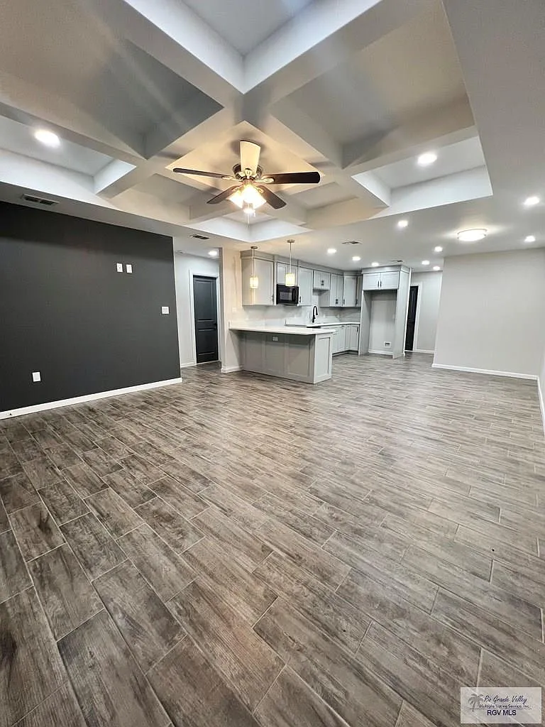 3 bed, 2.0 bath, 1347 sqft, $1,950 — Photo 3