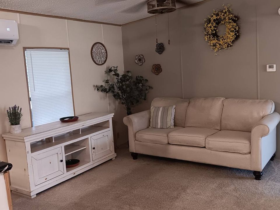 1st image of 122 Magnolia Ln
