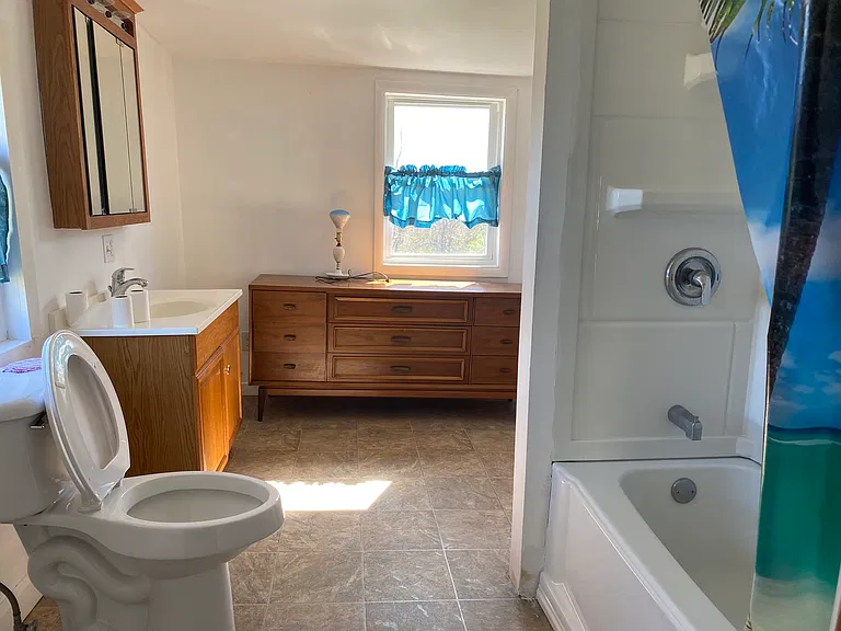 684 E Maine Rd — Photo 16