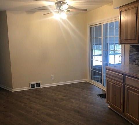 3rd image of 3065 N Bender Ave