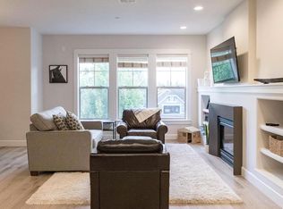 2705 NW Crossing Dr Unit 2, Bend, OR 97703