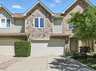 240 Taylor Ct, Buffalo Grove, IL 60089