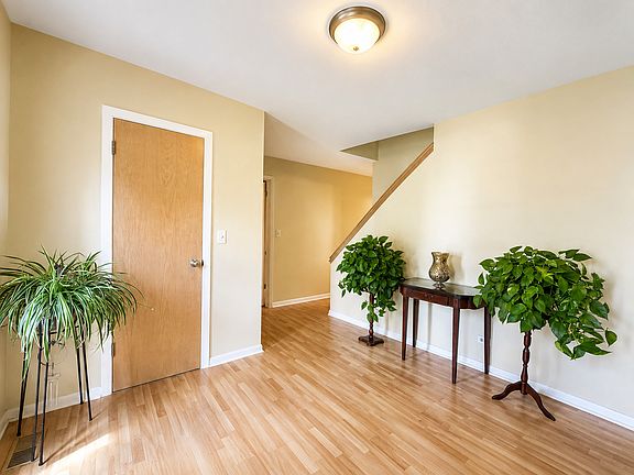 4th image of 697 Kristy Ln
