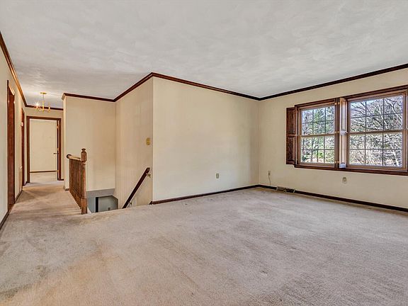 5th image of 2221 Donagale Dr NE