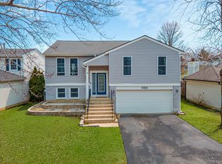 555 Rodenburg Rd, Roselle, IL 60172