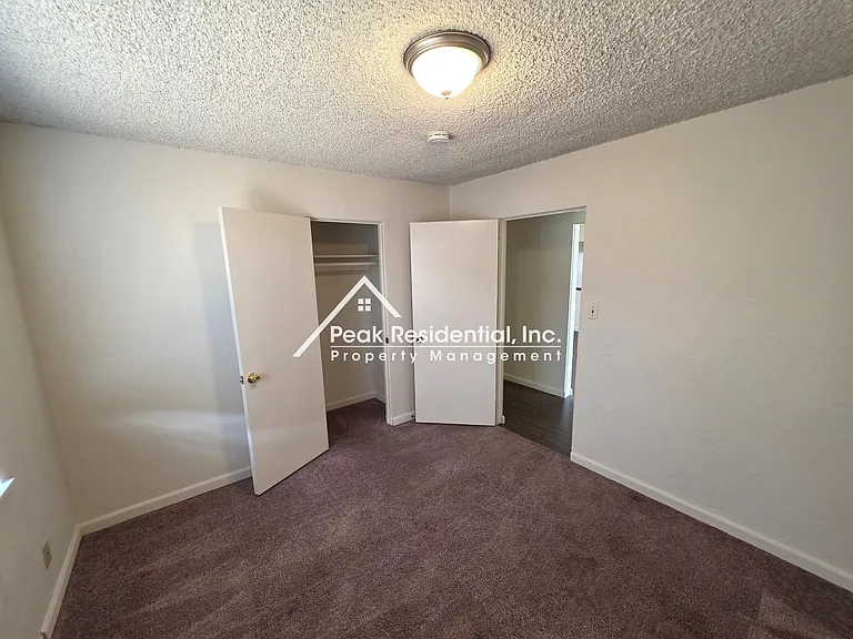 5934 69th St — Photo 12