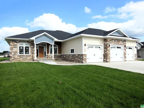 145 Cardinal Ct, South Sioux City, NE 68776