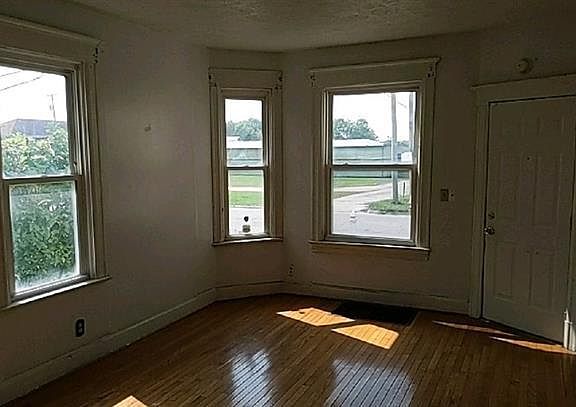 5th image of 408 Tay St