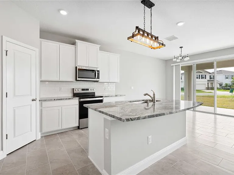 2560 Warren Acres Blvd — Photo 3