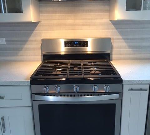 Gas stove with oven