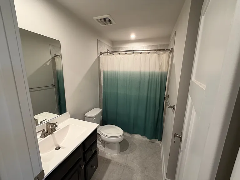 Ground Floor Full bath