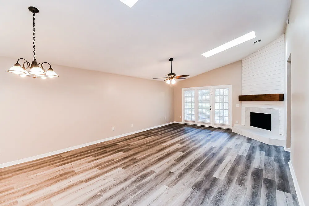 3 bed, 2.0 bath, 1469 sqft, $2,235 — Photo 4