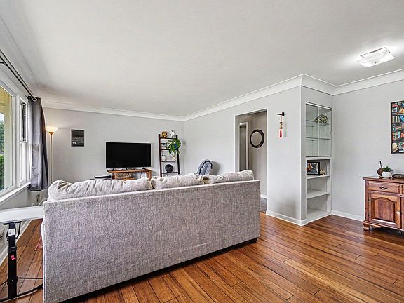 4th image of 1328 Applecroft Ave