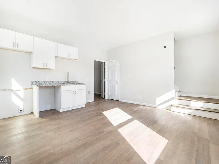 1635 2nd St — Photo 3