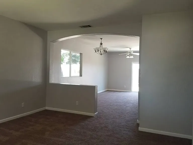 2215 Roberta Ave — Photo 4