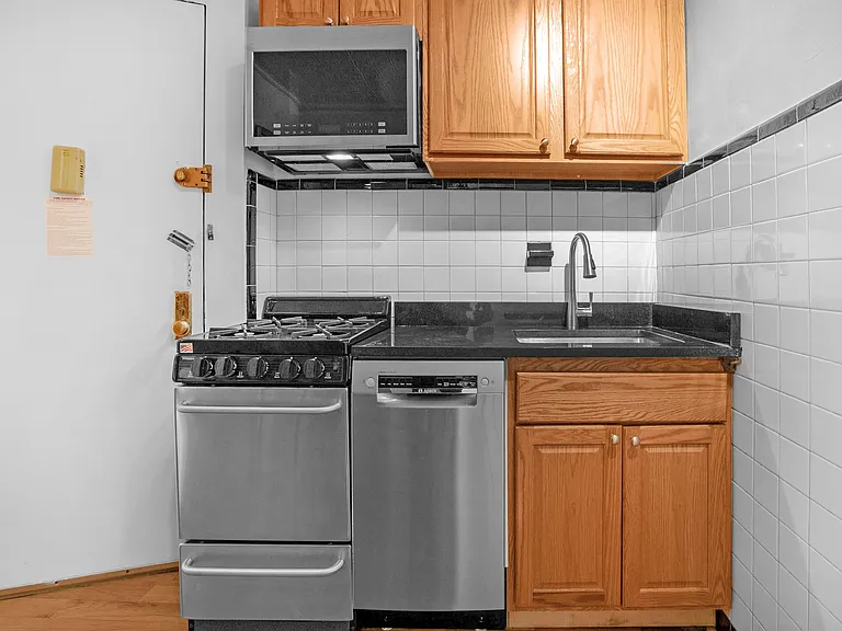 519 E 85th St #2E — Photo 6