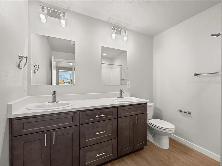 2202 E Rich Ave — Photo 8