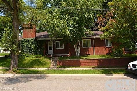 3rd image of 838 Capital Ave NE