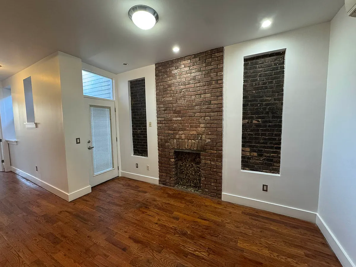 Building Photo - 321 Chauncey St #2