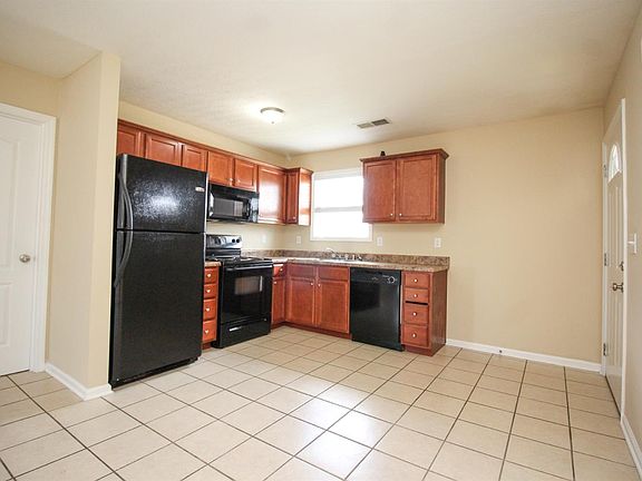 2nd image of 2021 Willow Dr #4